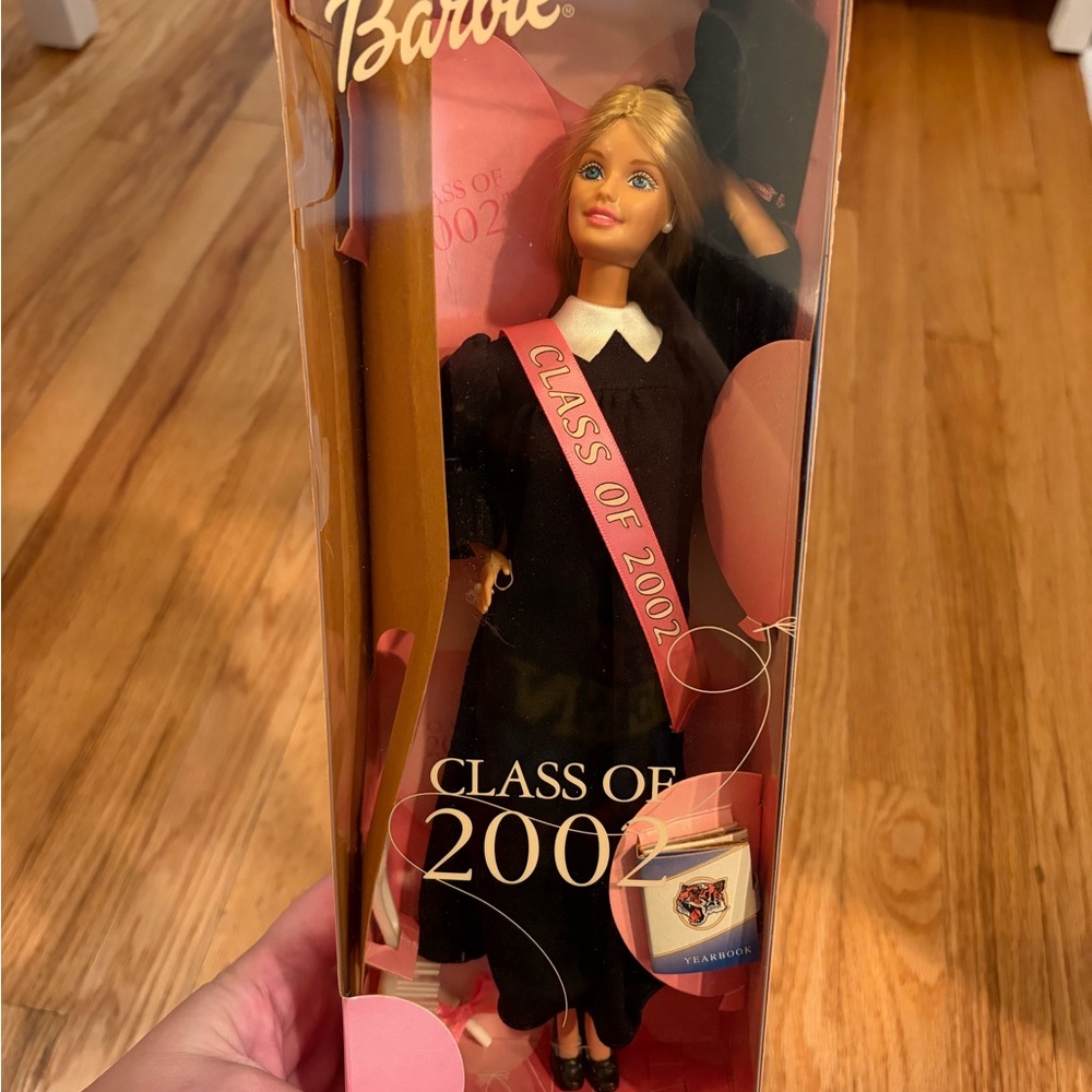 Barbie Class of 2002 Doll Box - Pink - Picture 2 of 5